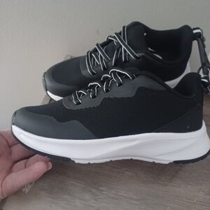 Athletic Works Mesh Tech Black Sneakers Boys Sz 2